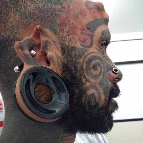 tatuaje pe faţă