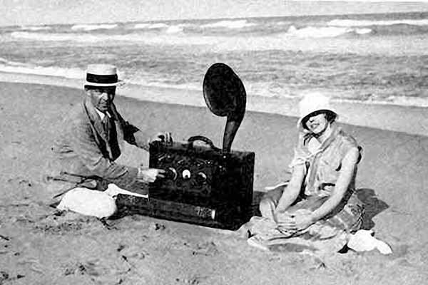 primul radio portabil