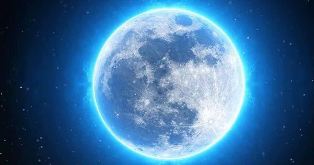 Luna nu este o piatră ci are lumină proprie