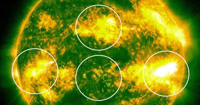 Patru regiuni ale Soarelui au explodat simultan